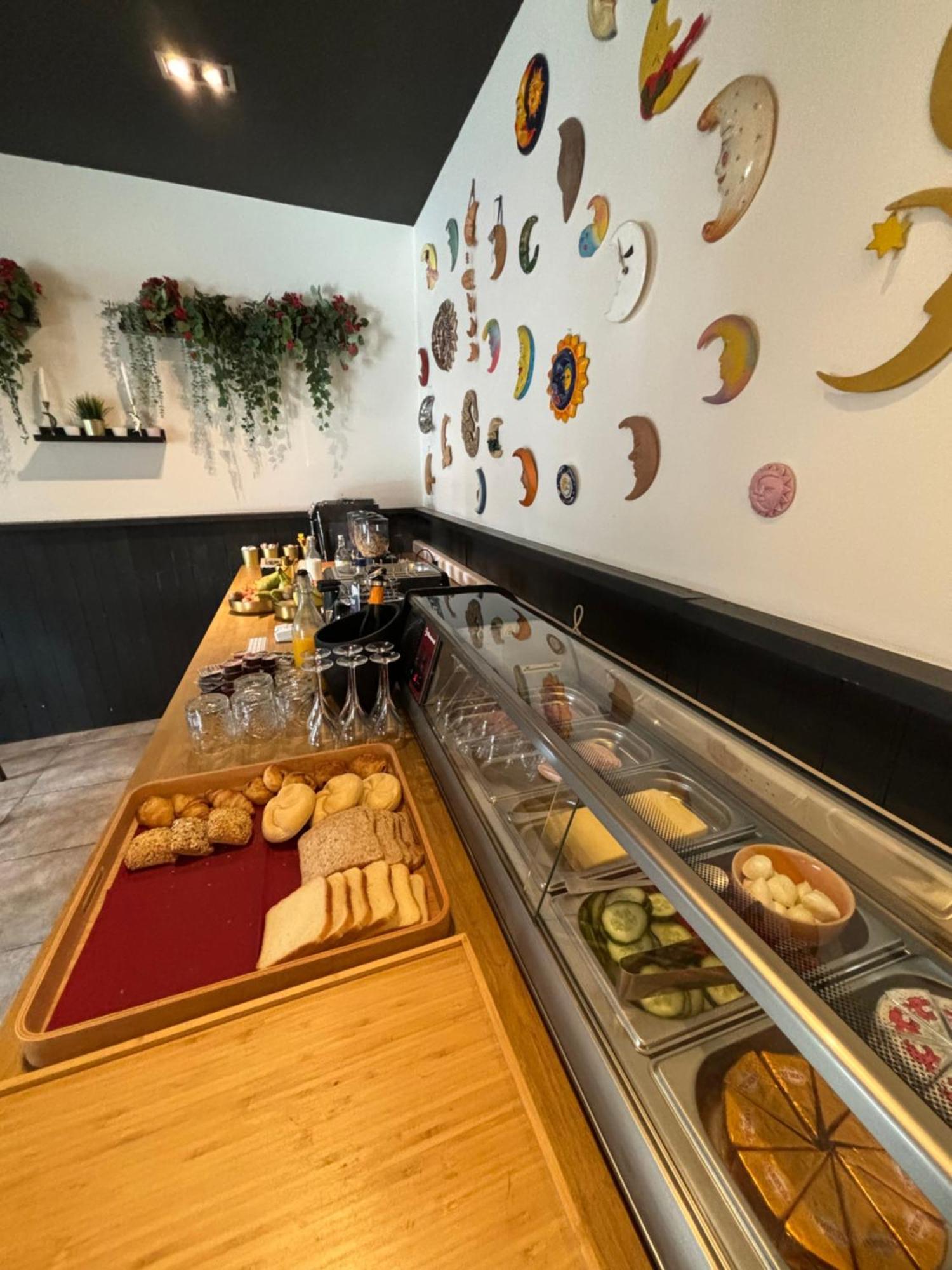 Hotel Mezza Notte 론세 외부 사진