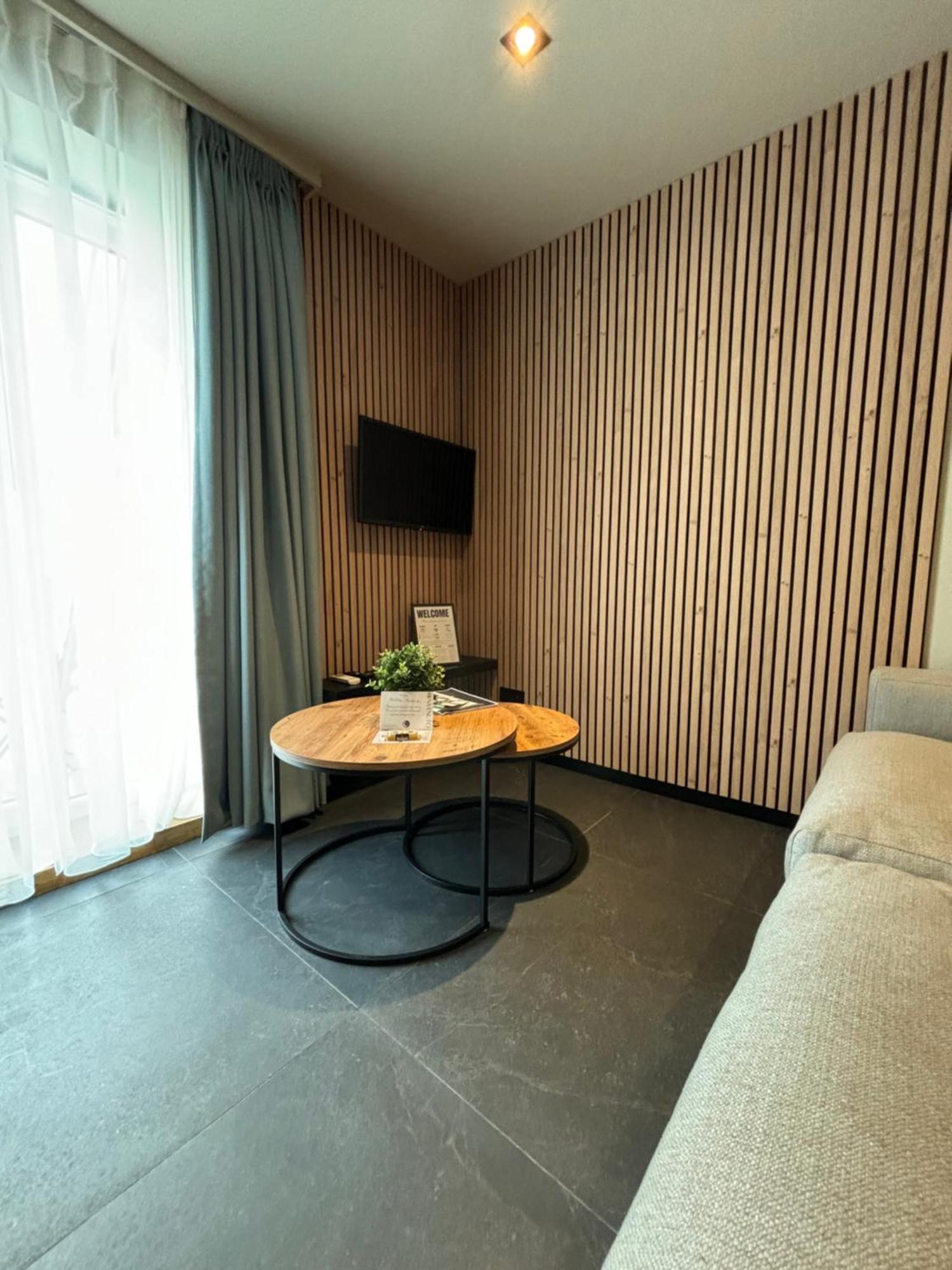 Hotel Mezza Notte 론세 외부 사진