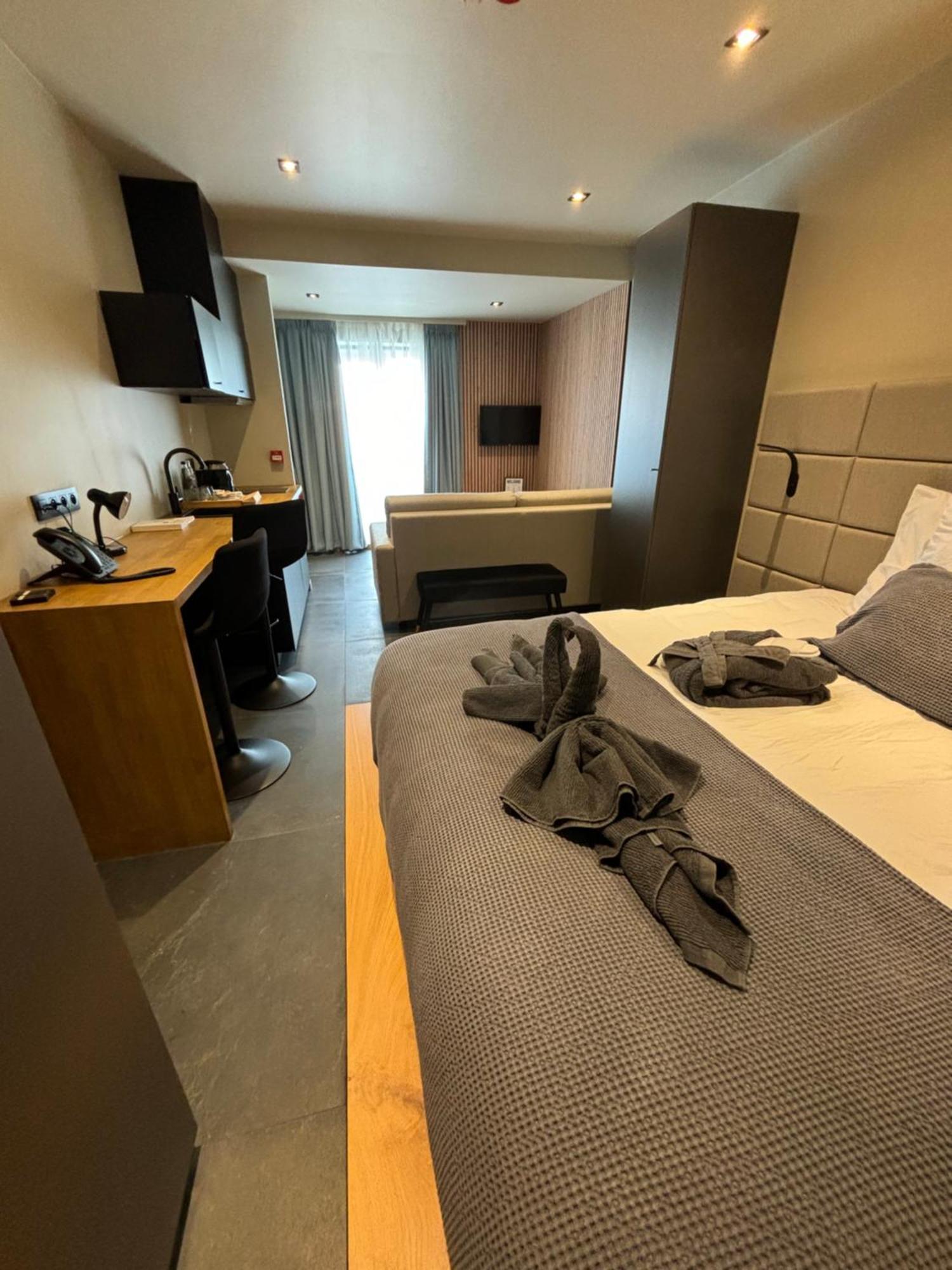 Hotel Mezza Notte 론세 외부 사진