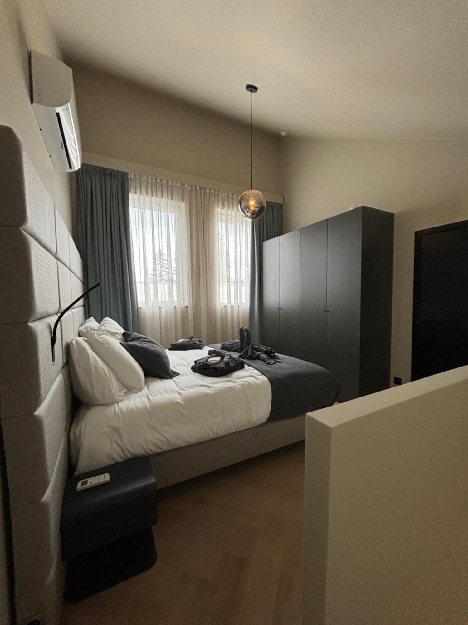 Hotel Mezza Notte 론세 외부 사진