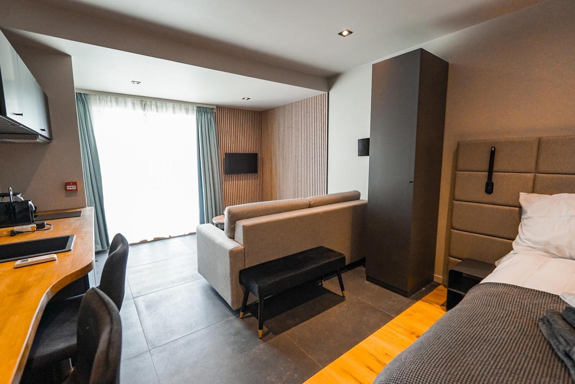 Hotel Mezza Notte 론세 외부 사진