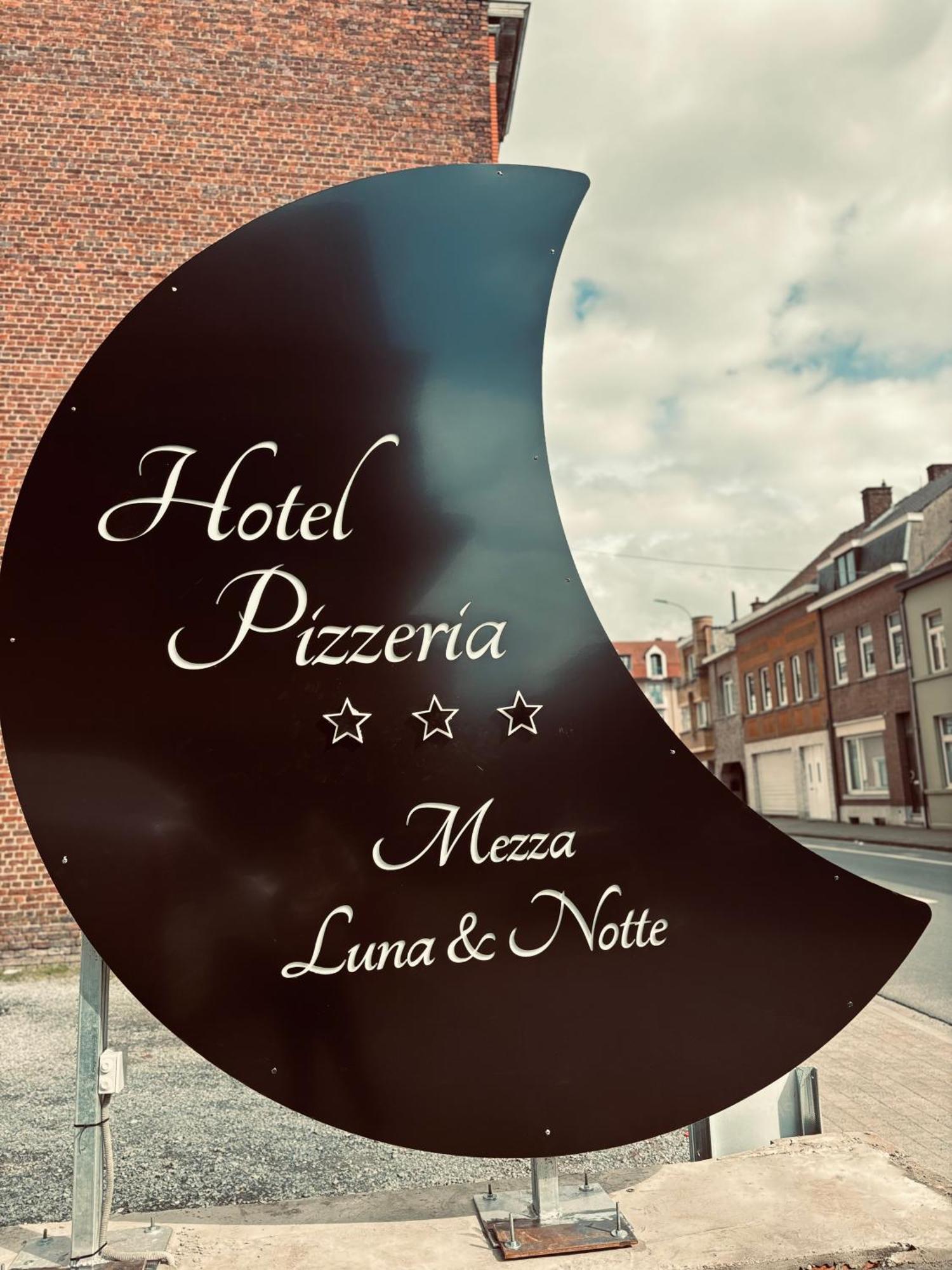 Hotel Mezza Notte 론세 외부 사진