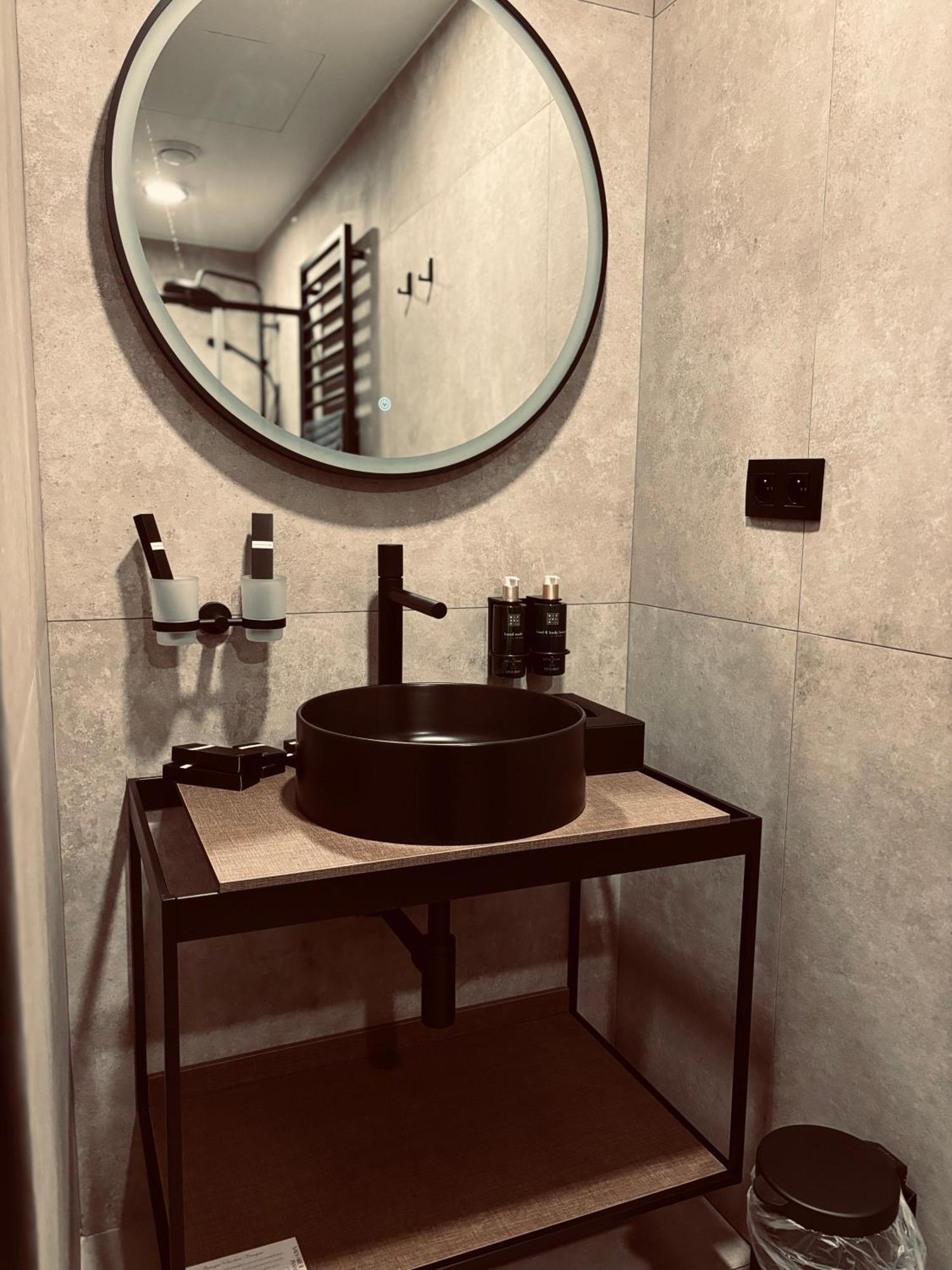 Hotel Mezza Notte 론세 외부 사진