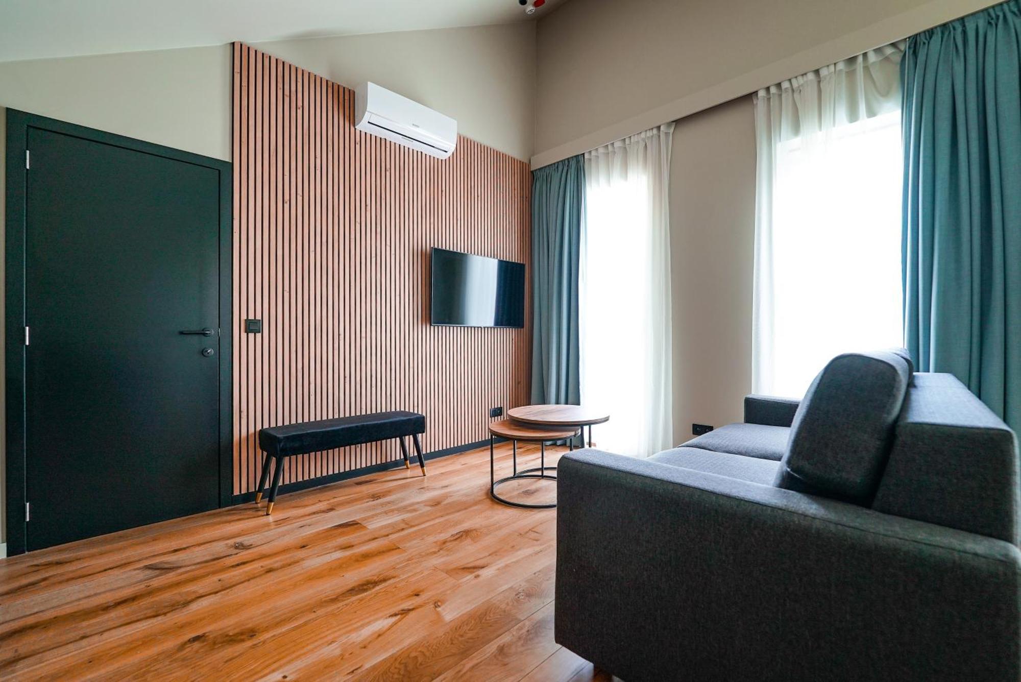 Hotel Mezza Notte 론세 외부 사진